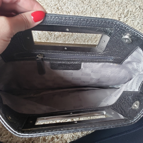 Michael kors clutch - Picture 3 of 3